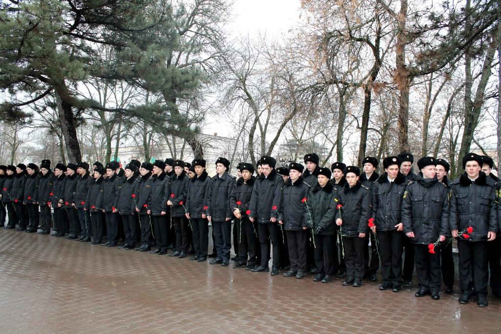 Возложение венков к мемориальному комплексу «Павшим воинам» в сквере им. Фрунзе