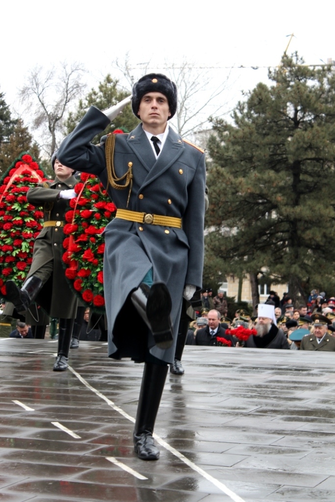 Возложение венков к мемориальному комплексу «Павшим воинам» в сквере им. Фрунзе