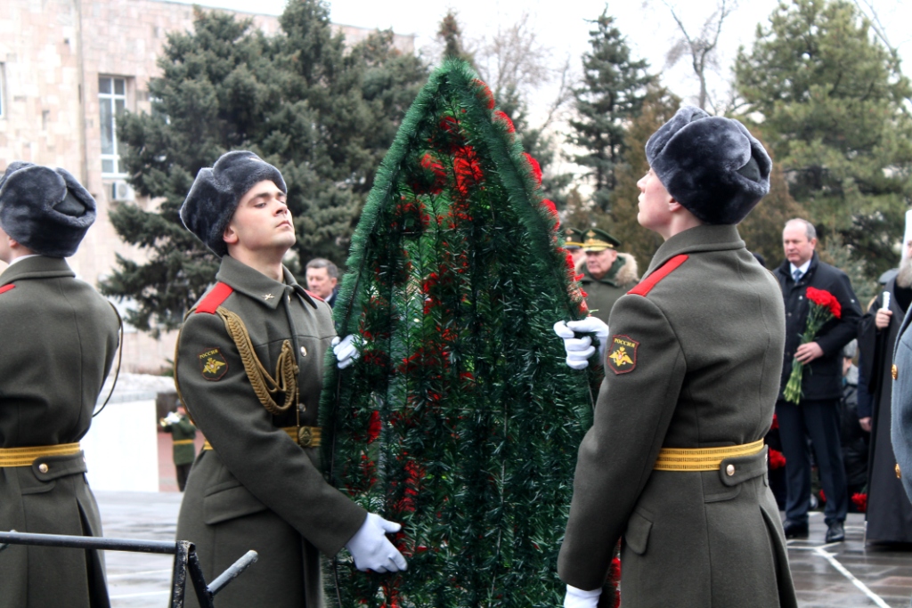 Возложение венков к мемориальному комплексу «Павшим воинам» в сквере им. Фрунзе